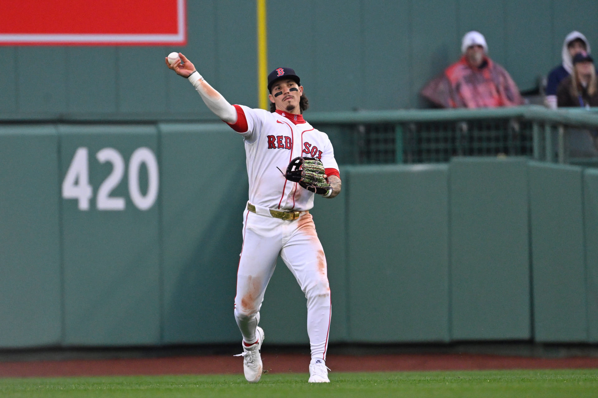 "Jarren Durran is a tool";"What's this dudes problem" - Fans slam Red Sox outfielder for inappropriate gesture towards Twins fan