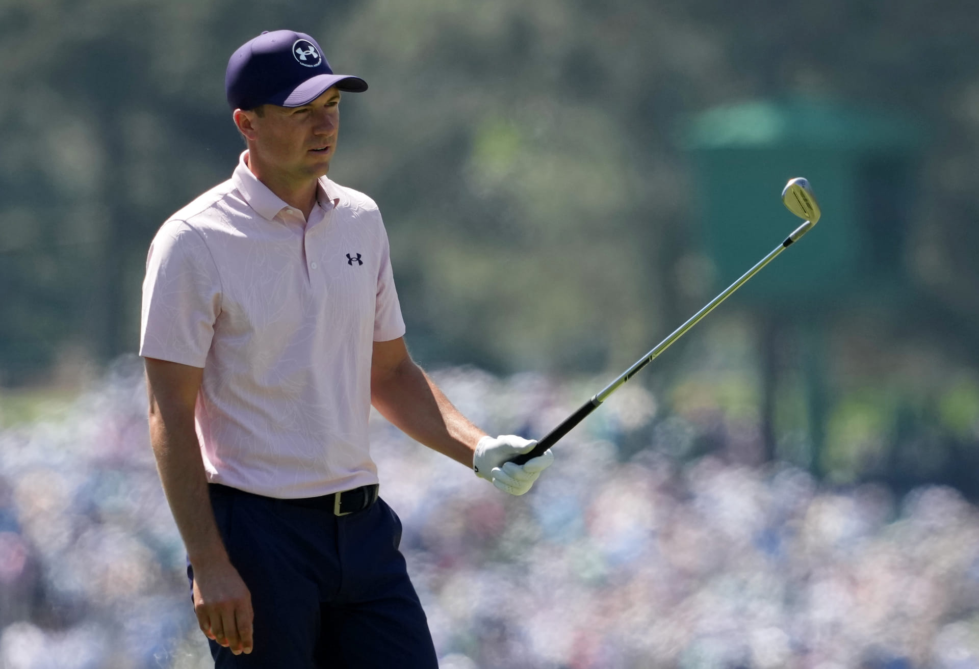Watch: Jordan Spieth compensates for hitting a patron by displaying a heartwarming gesture