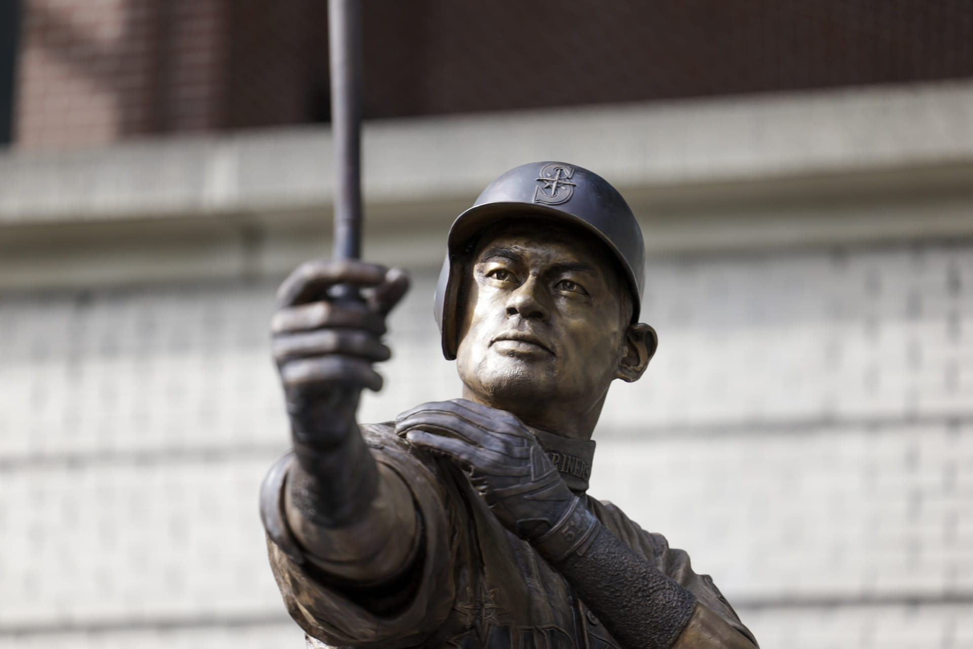 "Shameful showing by Mariners" - Fans react after 'embarrassing' mishap in Ichiro Suzuki statue unveiling