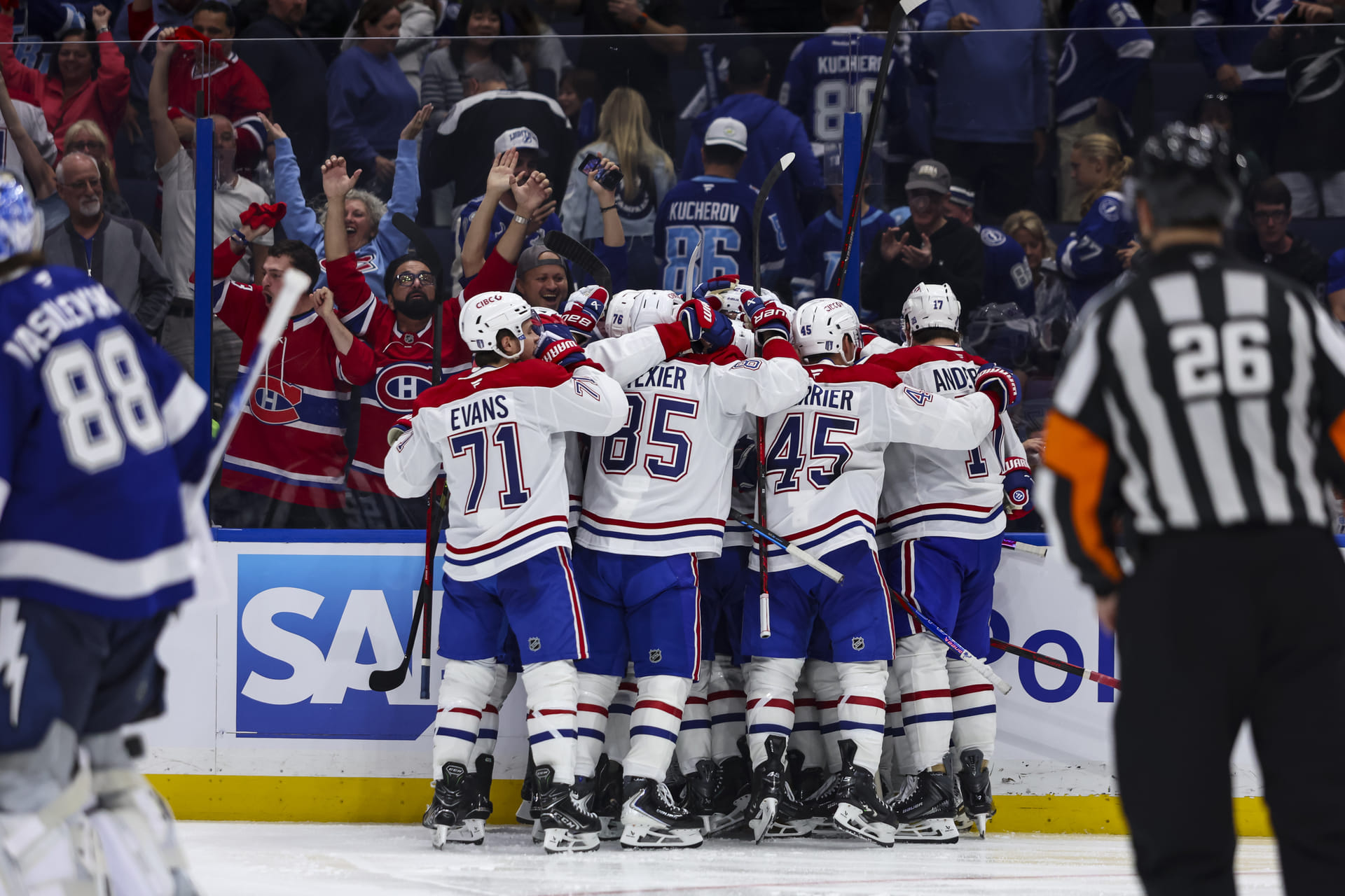 "Over half their team is Canadian": Social media reacts as Lightning fans break out 'USA' chants before Bolts' Game 1 loss to Habs