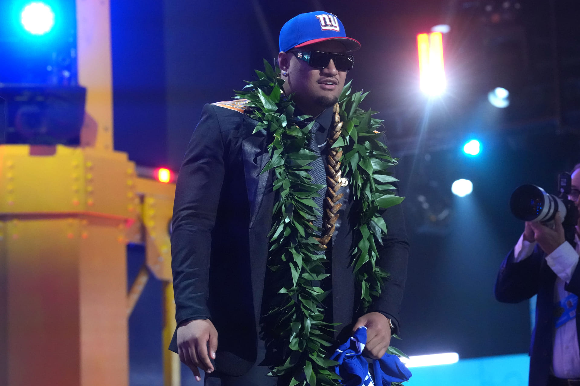 “I’m ready to die for you”: Francis Mauigoa send clear message to Jaxson Dart after getting picked by Giants in 2026 NFL Draft 
