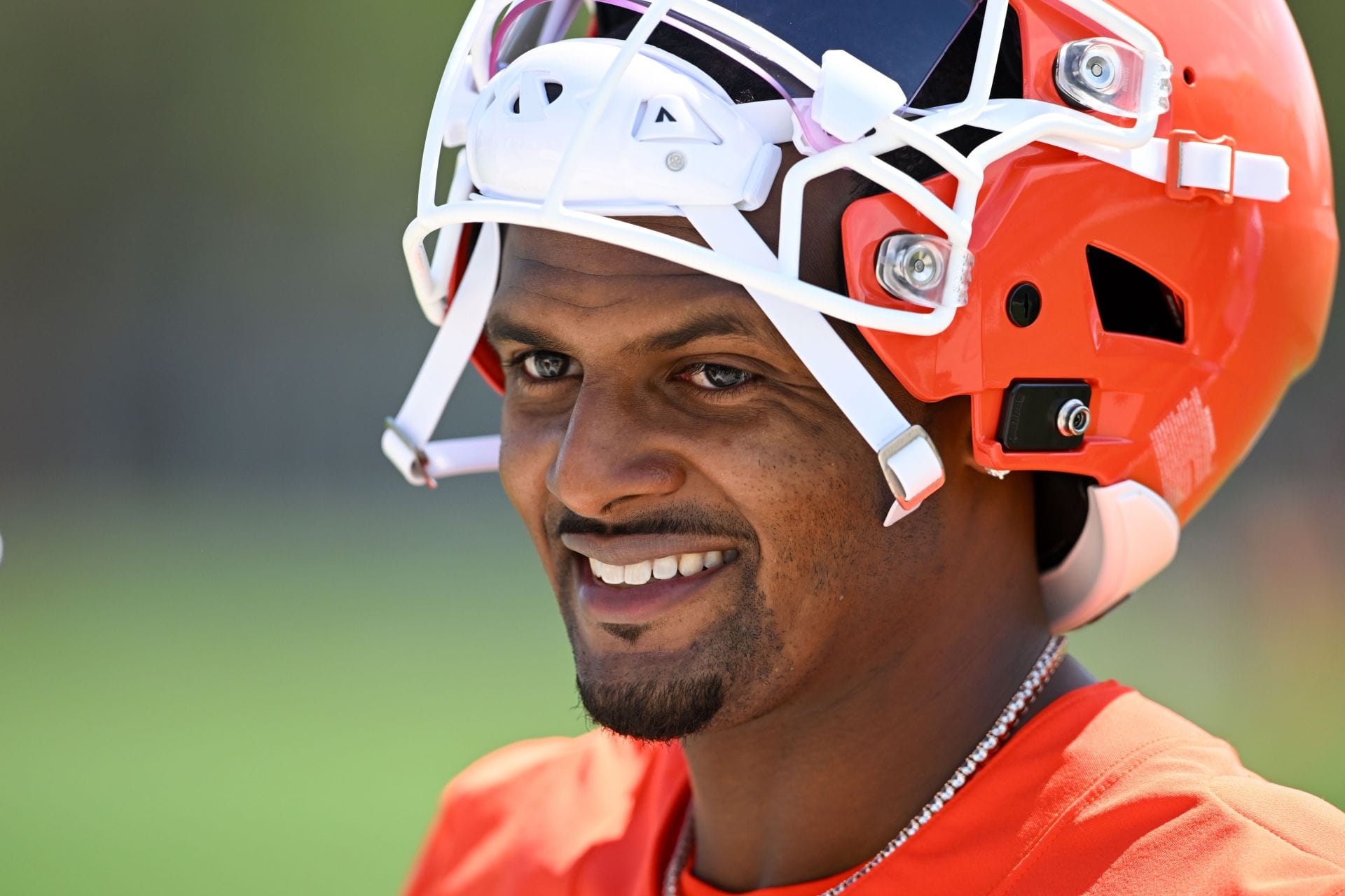 “Shedeur Sanders fans won’t love that” “He’s a cancer”: NFL fans react as Browns give Deshaun Watson first access to minicamp drills