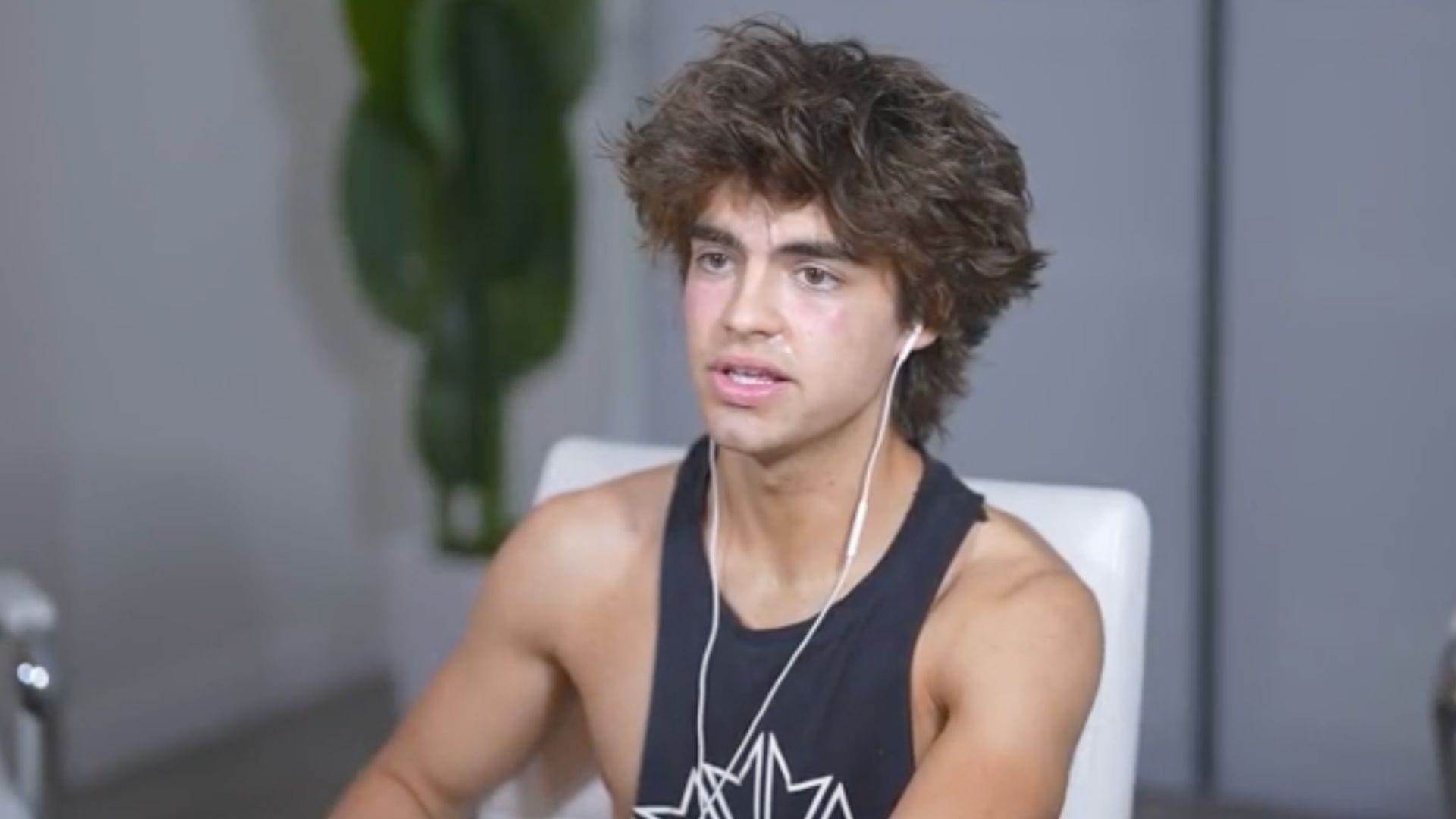 Who is Dillon Latham? Streamer claims he applies his tears on his hair while explaining "crymaxxing"