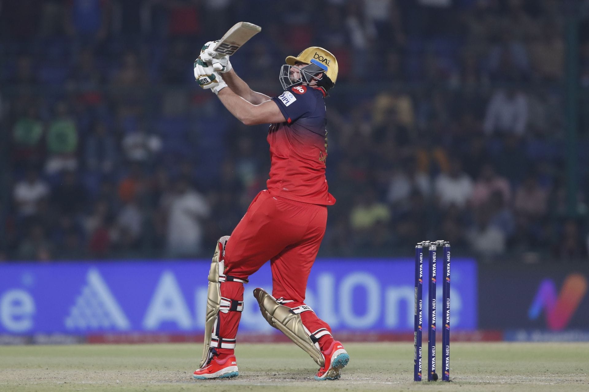 Tim David launches Jamie Overton for a monstrous 6 out of the ground in RCB vs CSK IPL 2026 match