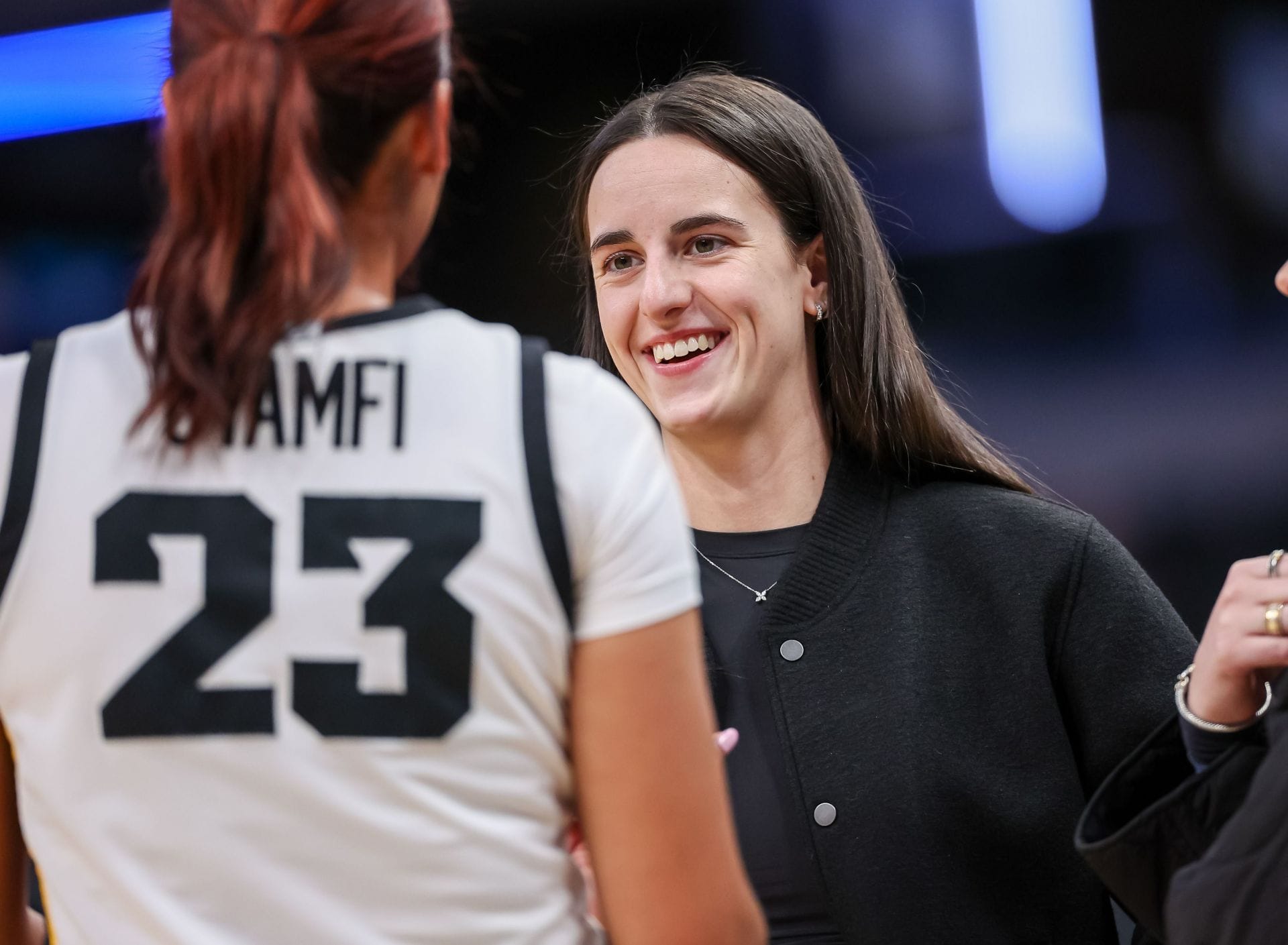 “Love you”: Caitlin Clark gushes over ex-Iowa teammate Jada Gyamfi’s adorable retirement snap with Kylie Feuerbach & parents