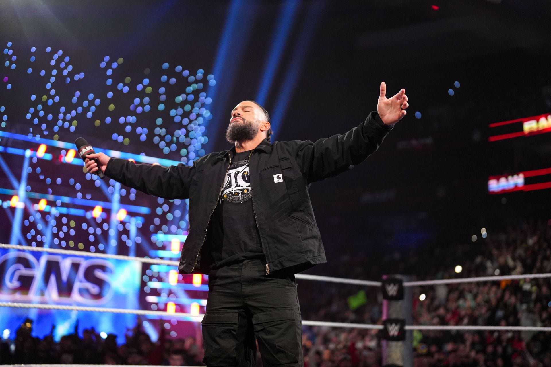 5 Signs 46-year-old WWE legend will help Roman Reigns win the World Heavyweight Title at WrestleMania 42