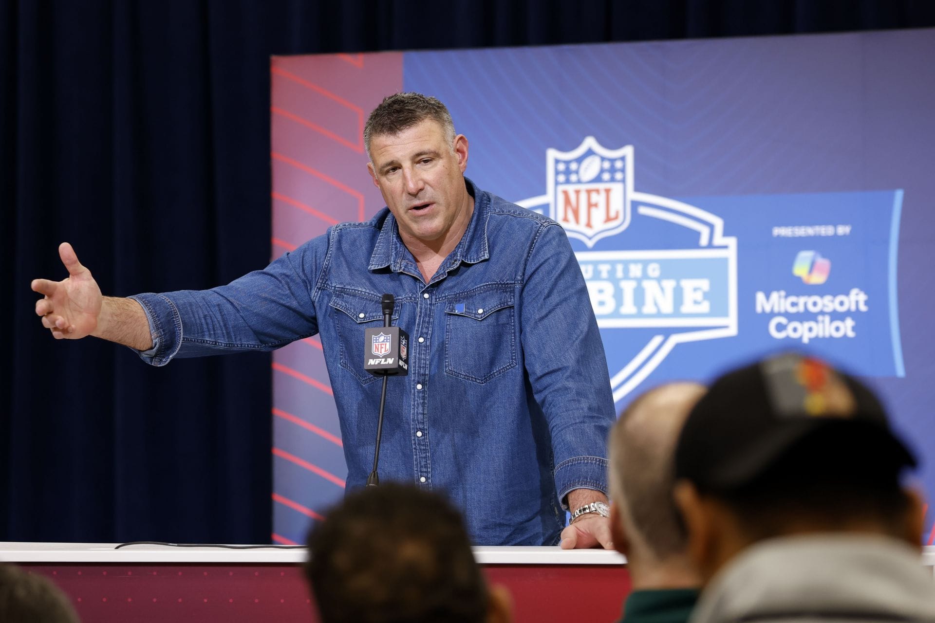 Was Dianna Russini spotted wearing a blue sweatshirt bought by Mike Vrabel? Viral post debunked 