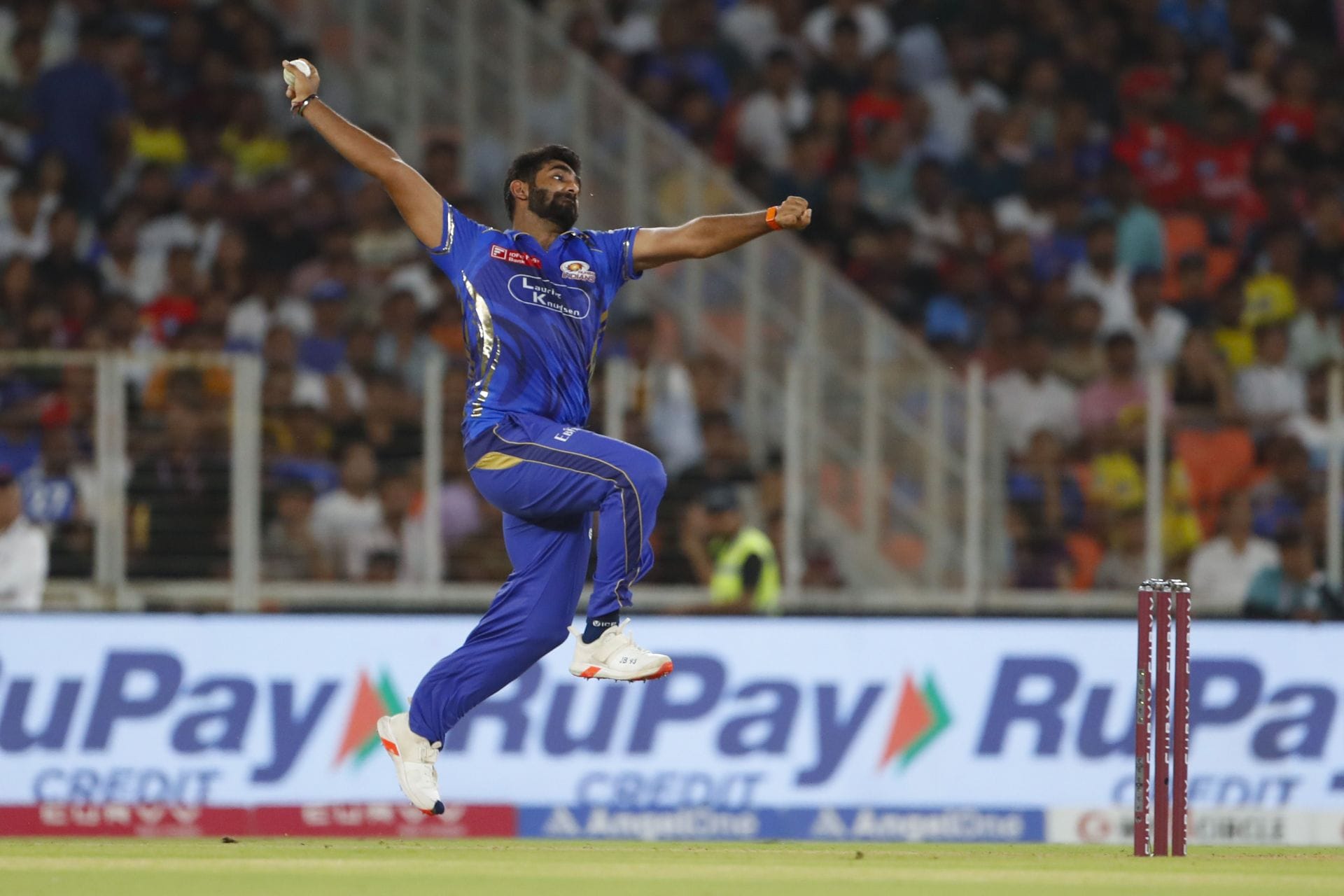 Jasprit Bumrah finally claims his first wicket in IPL 2026 in GT vs MI clash [Watch]