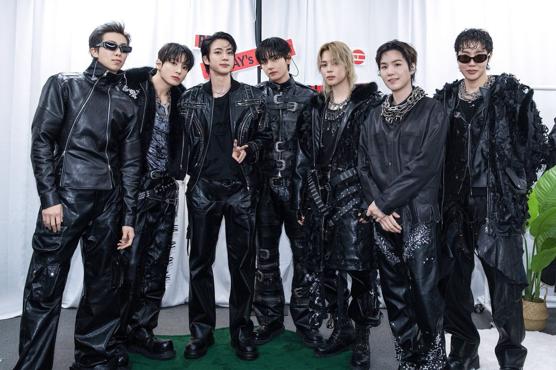 "So disappointing"- Fans divided over BTS' ARIRANG world tour comeback amid no choreo, solo stages, low interaction, & weak production