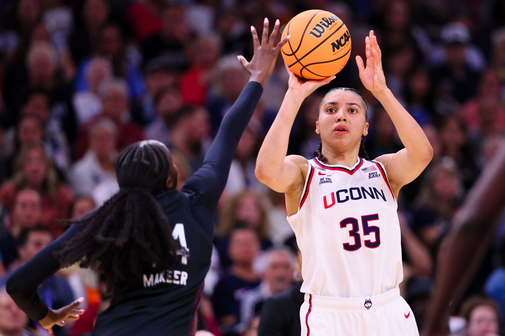 “This isn’t how I wanted my career at UConn to end”: Azzi Fudd breaks into tears after brutal Final Four loss vs. South Carolina
