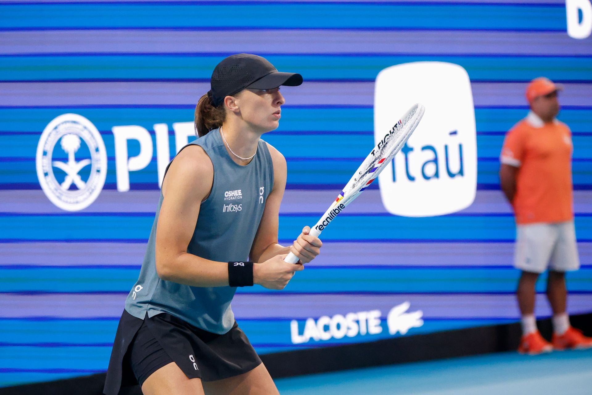 Iga Swiatek breaks silence after days of tolerating "fake news" & sends stern message against criticism of her psychologist Daria