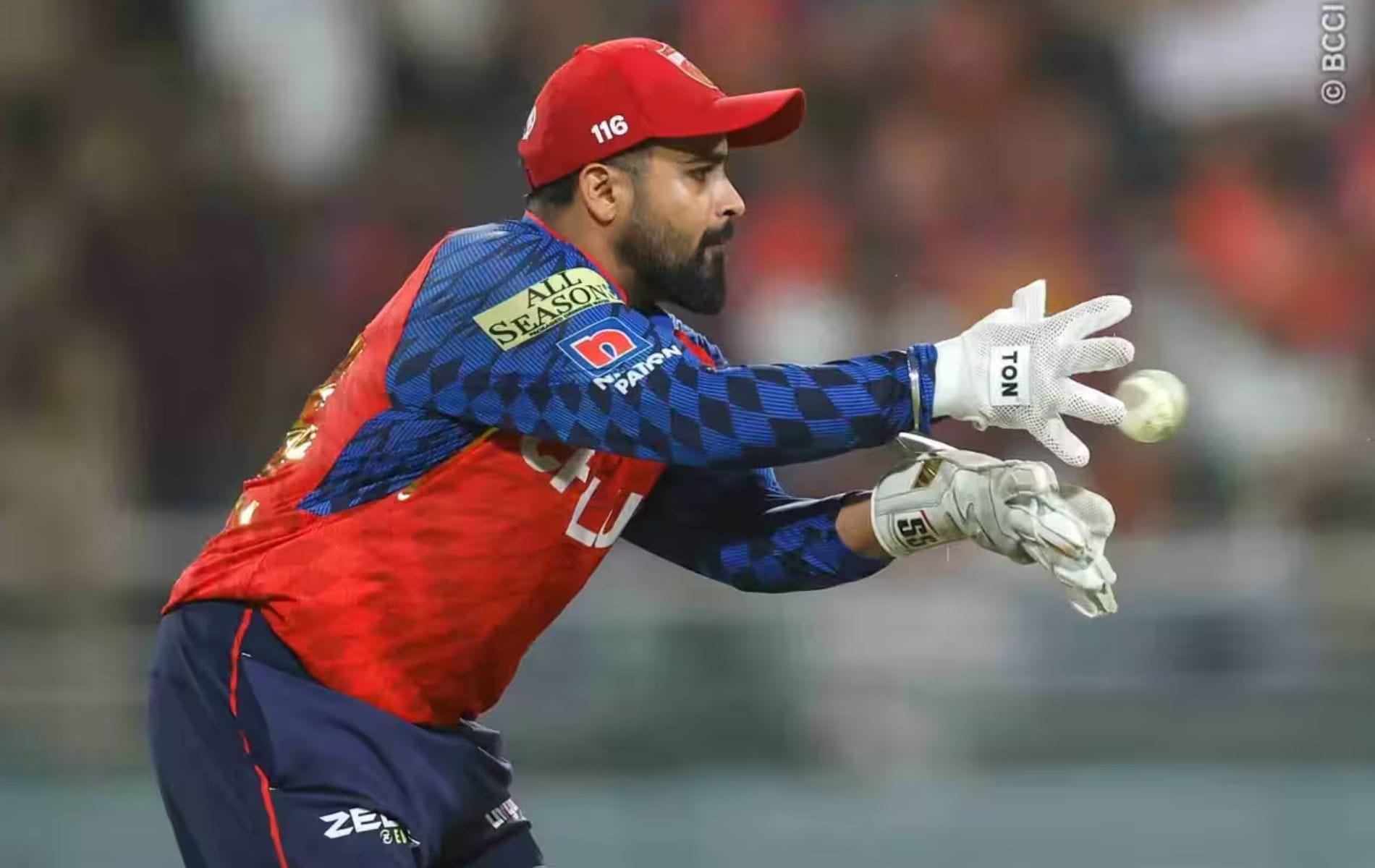 Prabhsimran Singh's throw hilariously hits teammate's back during KKR vs PBKS IPL 2026 match [Watch]