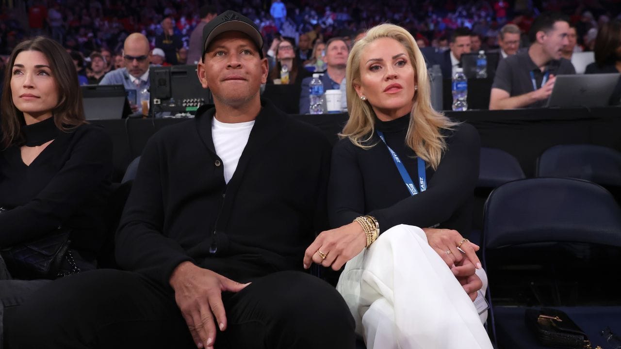 Alex Rodriguez's girlfriend Jaclyn Cordeiro rocks short sleeve top and denim maxi skirt in latest mirror selfie