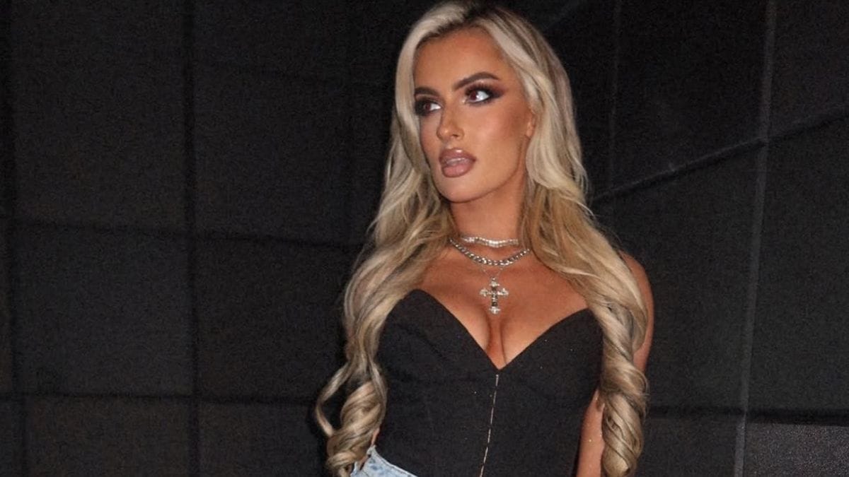 Blake Monroe shares explicit photos; thanks male WWE Superstars