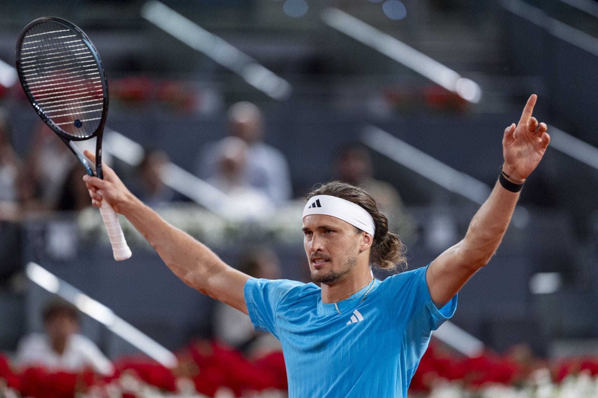"Umpires are getting more blind" - Fans react in shock after Alexander Zverev gets benefit from wild umpire error in Madrid Open win
