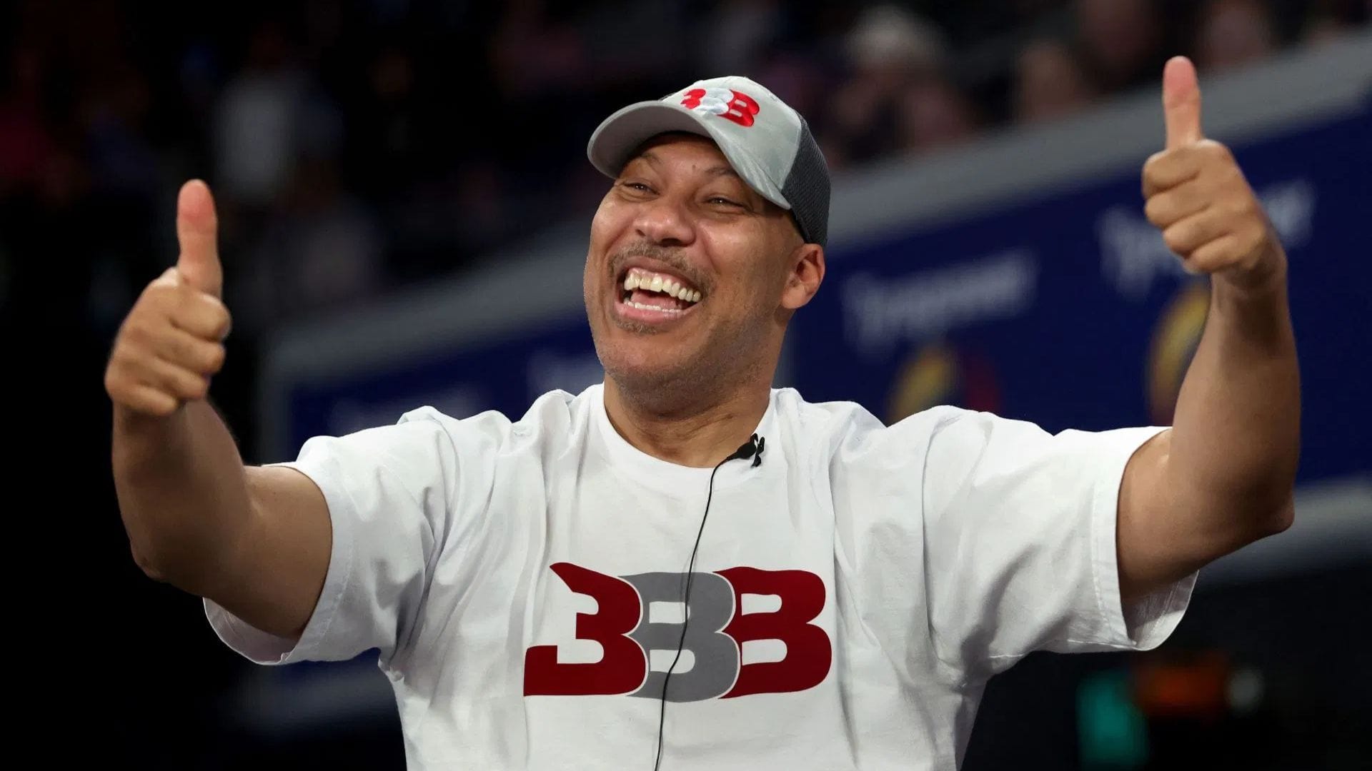"Why bring an injury-prone ex-player and a mediocre rapper?": NBA fans respond to LaVar Ball's suggestion for Hornets to sign Lonzo and LiAngelo Ball