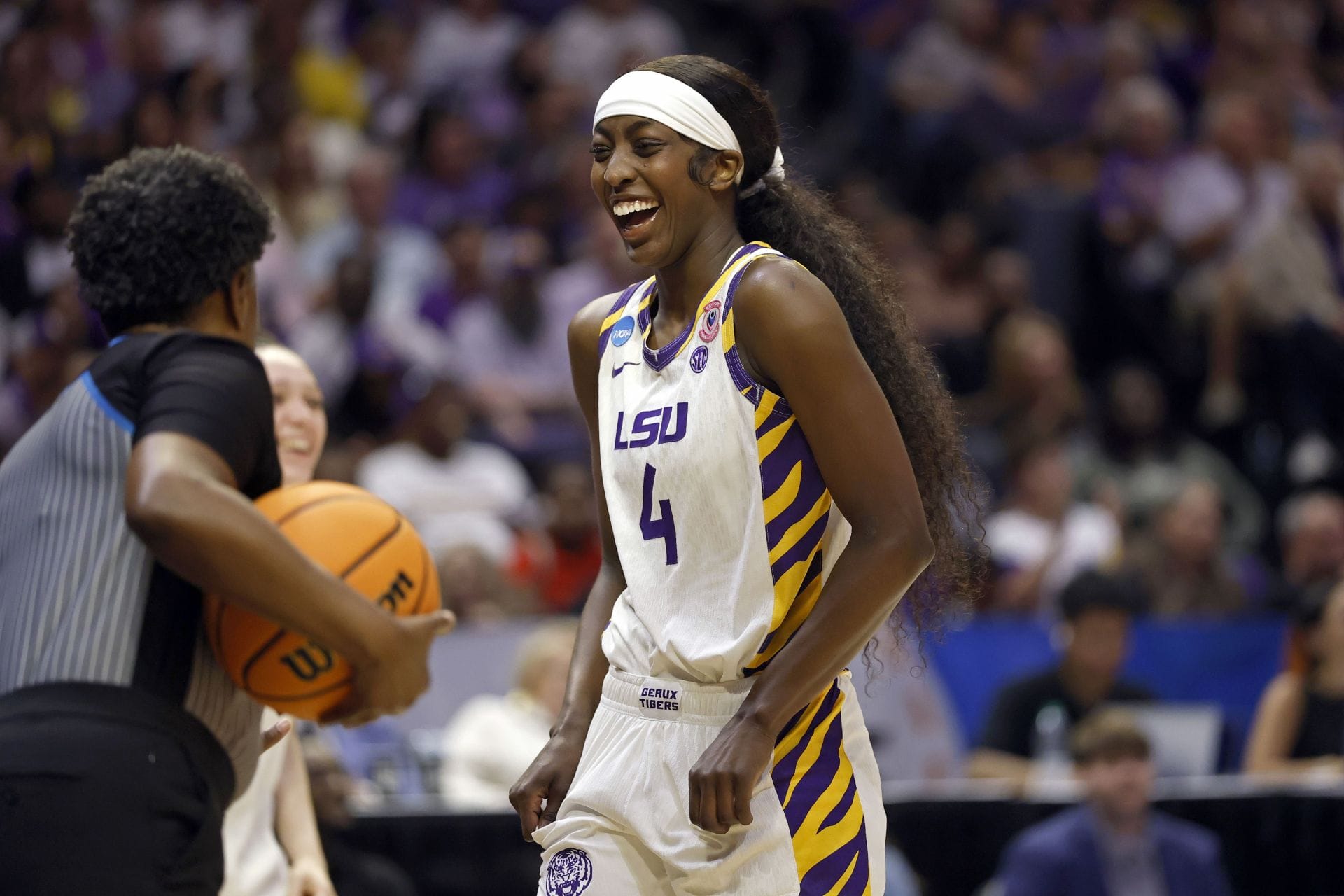 "Chicago Sky traded Angel Reese so they can draft Flau'Jae" - WNBA Fans Hyped as Flau'Jae Johnson Trains With Elite NBA Trainer Ahead of Draft Day