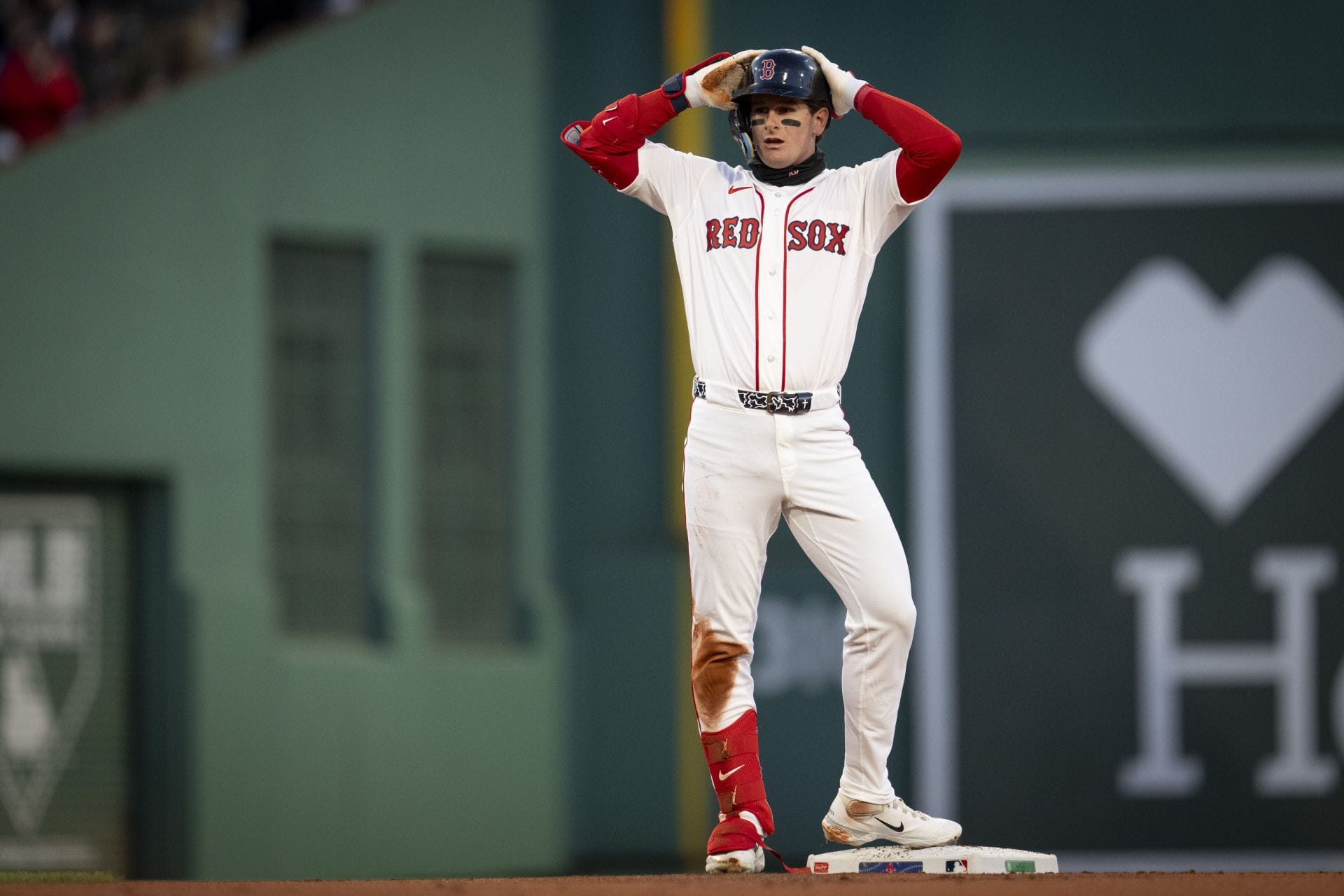 "What a horrible arm";"This is embarrassing" - Fans mock Roman Anthony over disastrous throw from outfield in Red Sox vs Brewers game