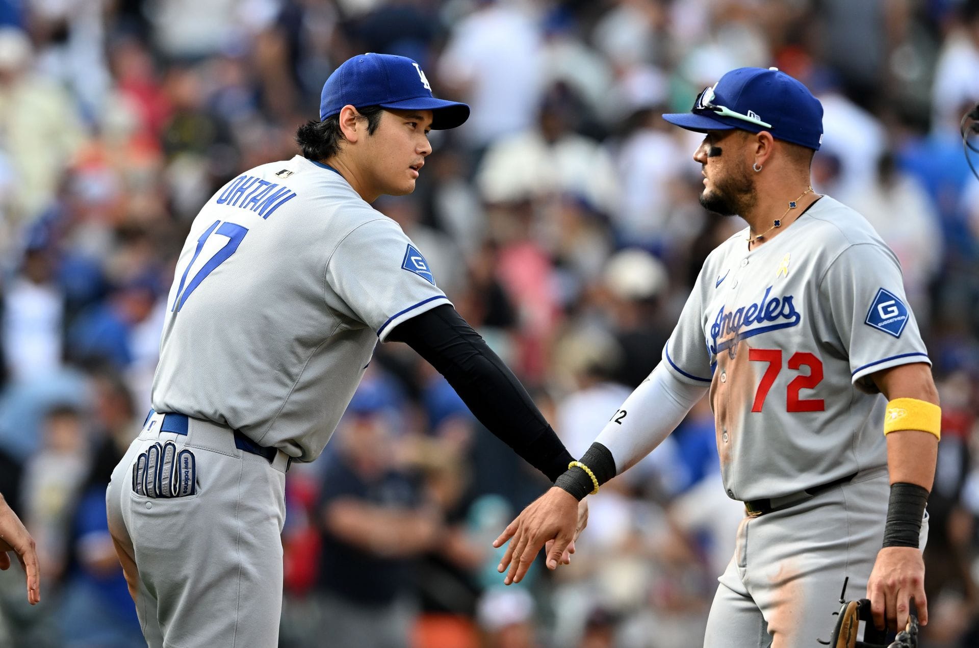 Miguel Rojas reacts to Shohei Ohtani's heartfelt gesture to his deceased father