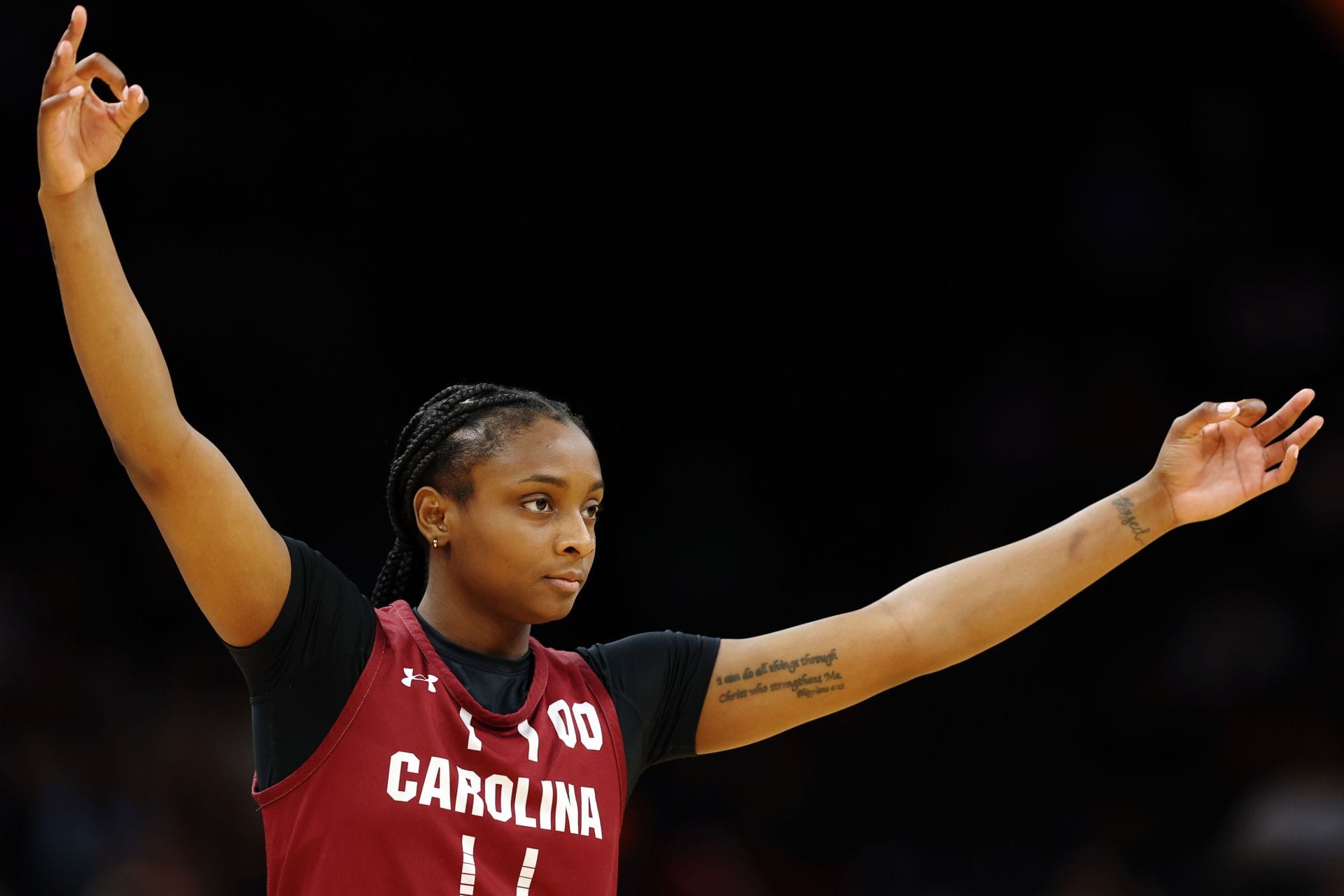 “So proud,” “Love u”: Raven Johnson, Chloe KItts & more hype up Ta’Niya Latson after South Carolina’s championship loss