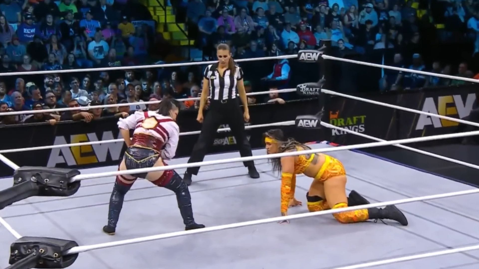 Hikaru Shida battling Kris Statlander (Image via YouTube @AEW) 