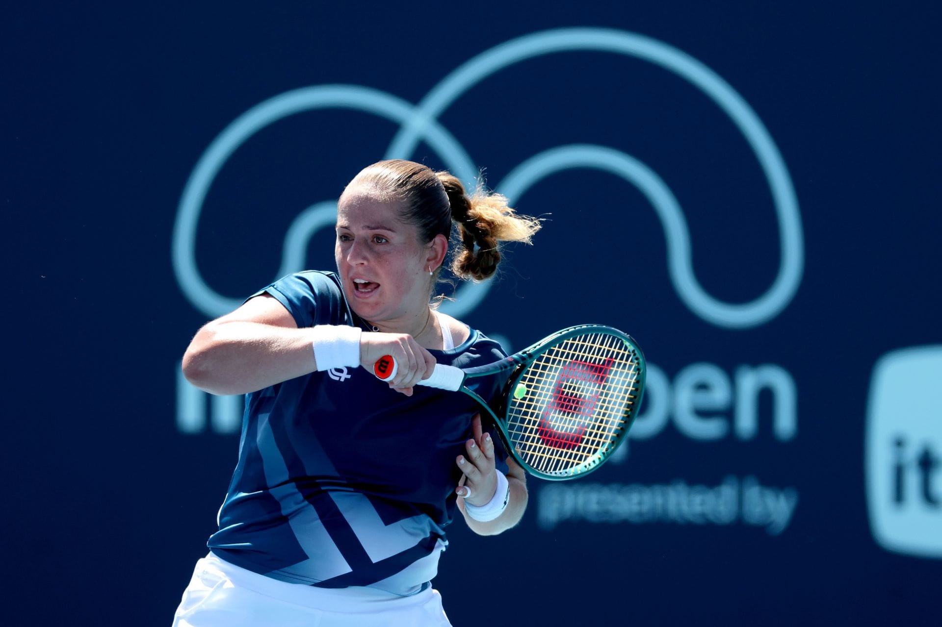 WATCH: Jelena Ostapenko furiously confronts heckler in crowd during heated Linz Open moment vs Alexandra Eala