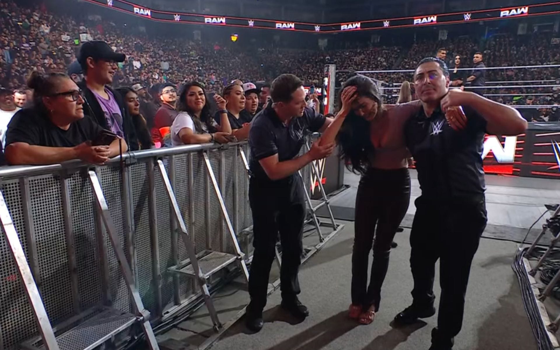 [WATCH] Cathy Kelley receives help after getting attacked in a rare moment on WWE RAW