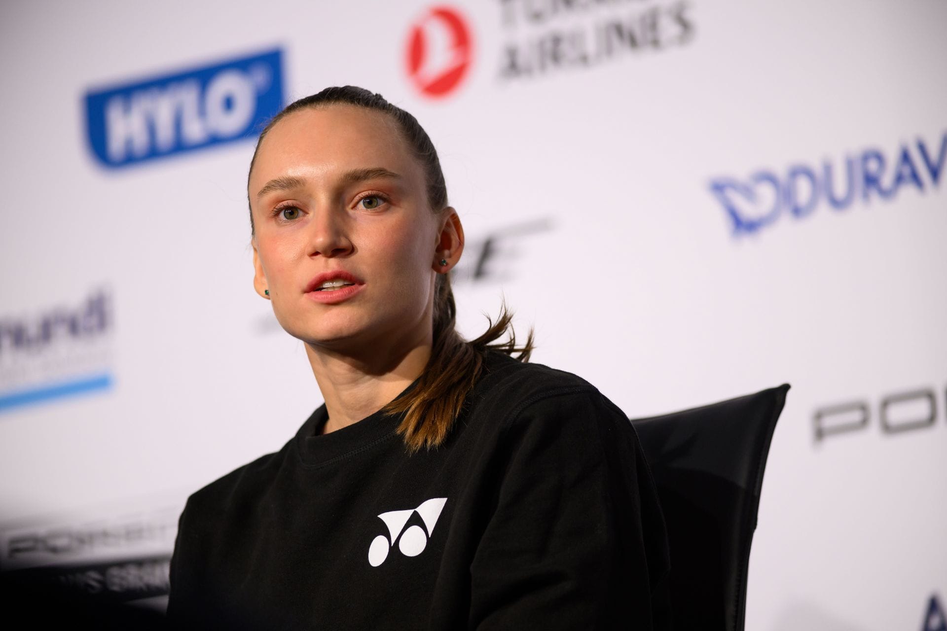 "$7000 for an Elena Rybakina racket???";"You're a millionaire" - Fans call out Kazakh after new shocking announcement, cryptocurrency promotion