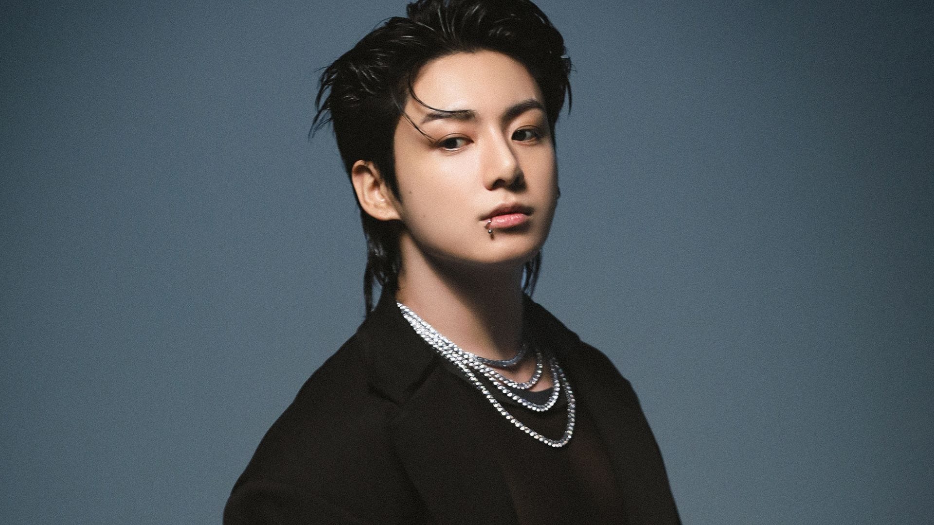 "Get off the damn phone"- Fans slam barricade crowd as BTS' Jungkook is seemingly ignored during ARIRANG concert in Goyang