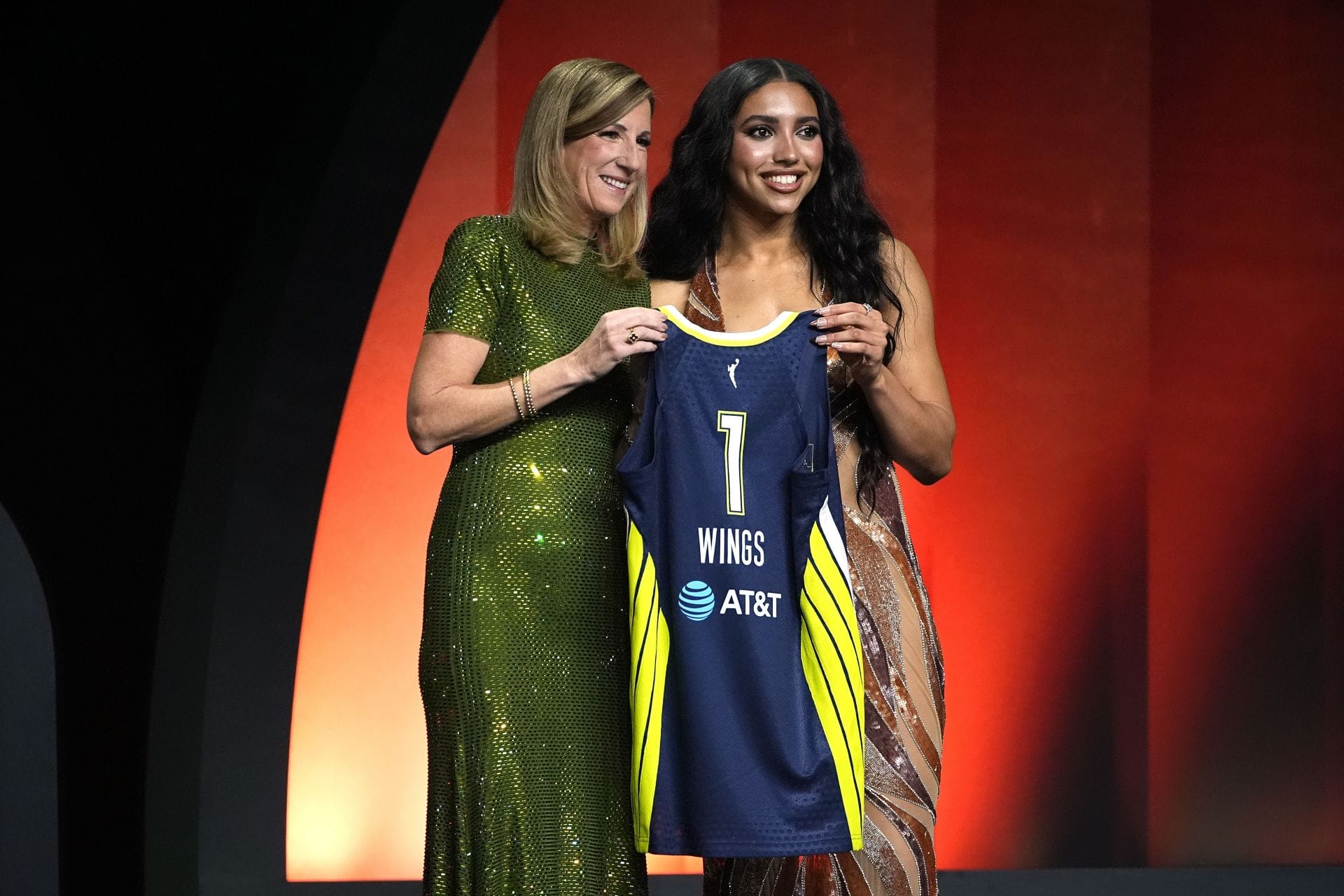 "What if they break up?", "Dictator Paige" - WNBA Fans Lose It as Azzi Fudd Joins Girlfriend Paige Bueckers on Dallas Wings After #1 Draft Surprise