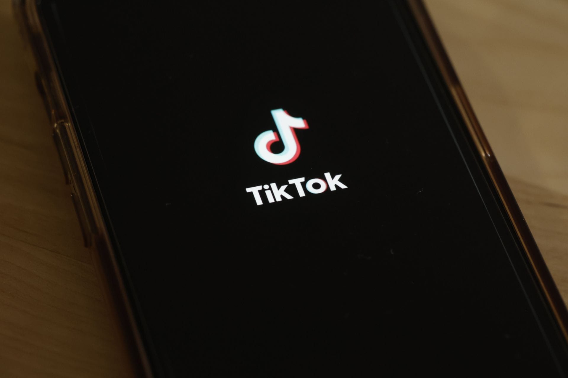 Why was Thays Abreu de Freitas arrested? Brazilian TikTok actress accused of luring a 61-year-old French businessman into a "date" ambush