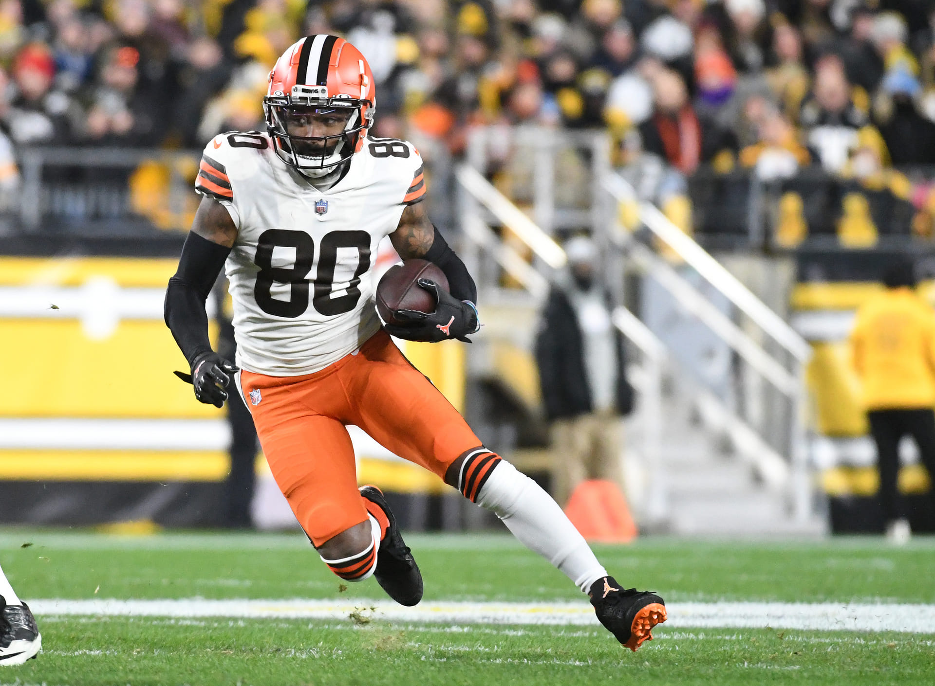"Tell us why he and Odell submarined Baker Mayfield": Browns analyst Tony Grossi fires shots at Jarvis Landry for criticizing Cleveland media