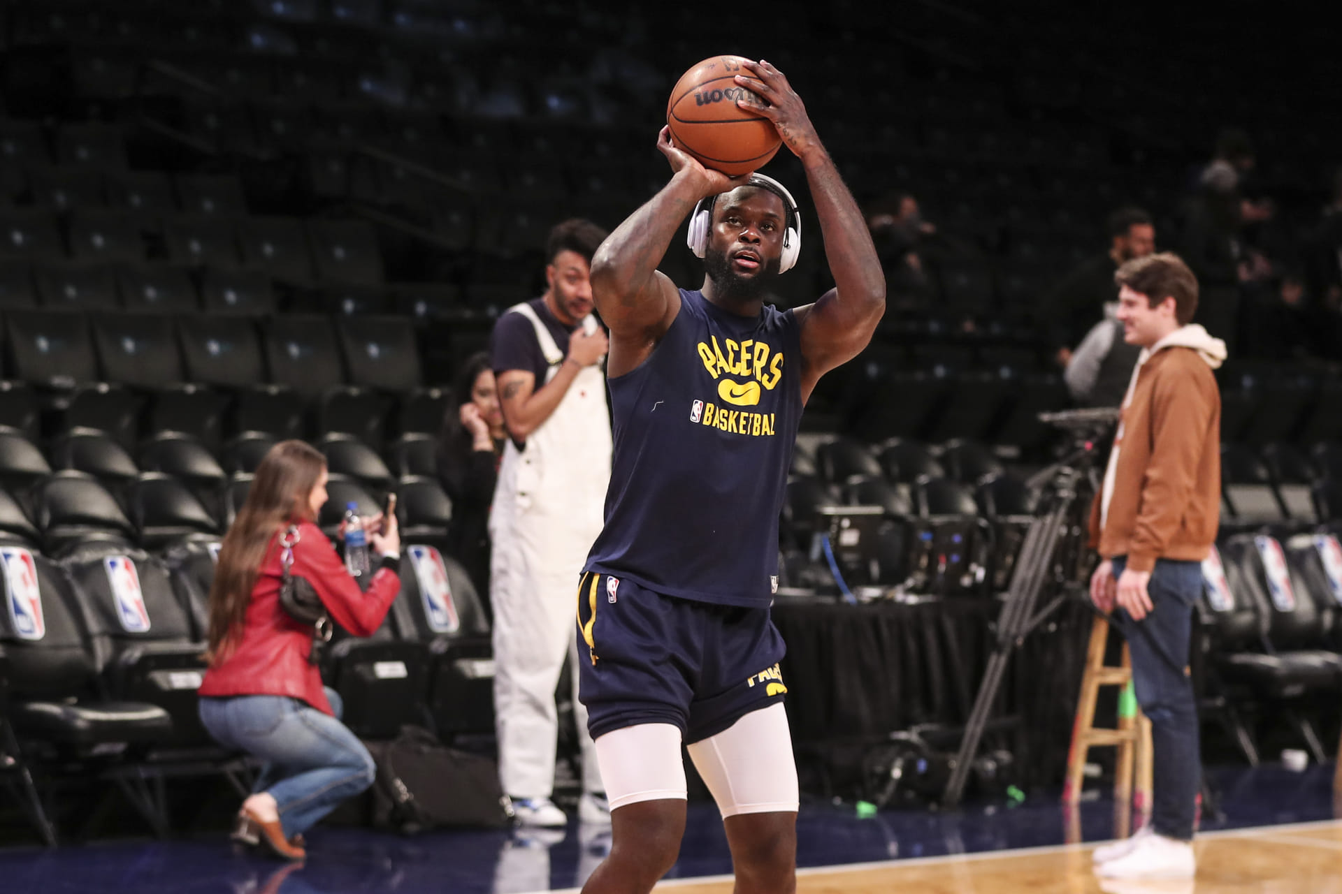 “He made him tap like he made LeBron tap": Fans erupt as Lance Stephenson stuns Michael Beasley with lightning-fast submission in MMA fight