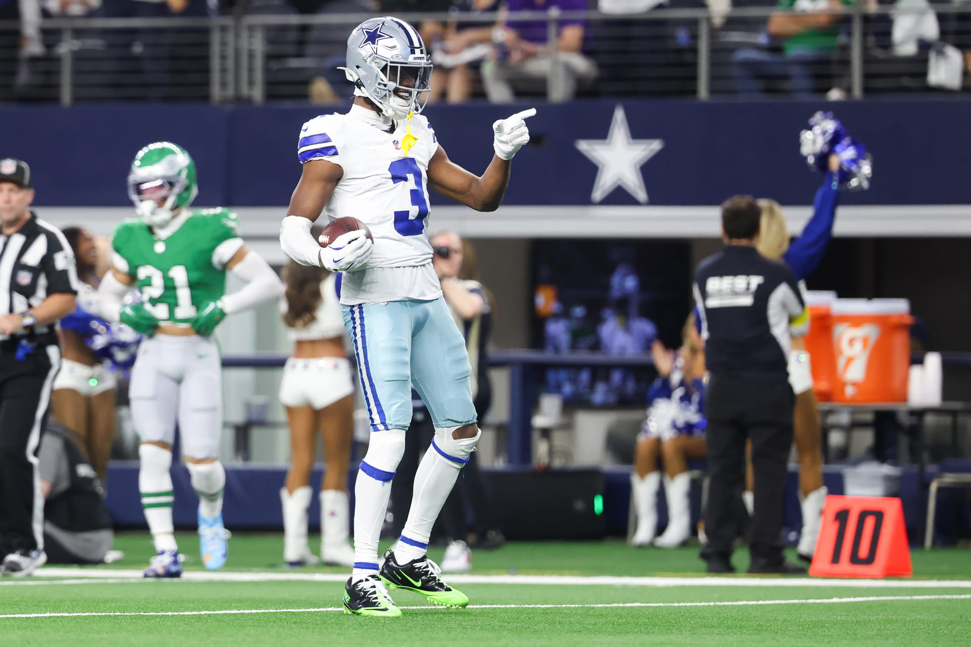 Former NFL GM makes bold take about George Pickens playing for Cowboys after $27.3 million franchise tag despite trade rumors