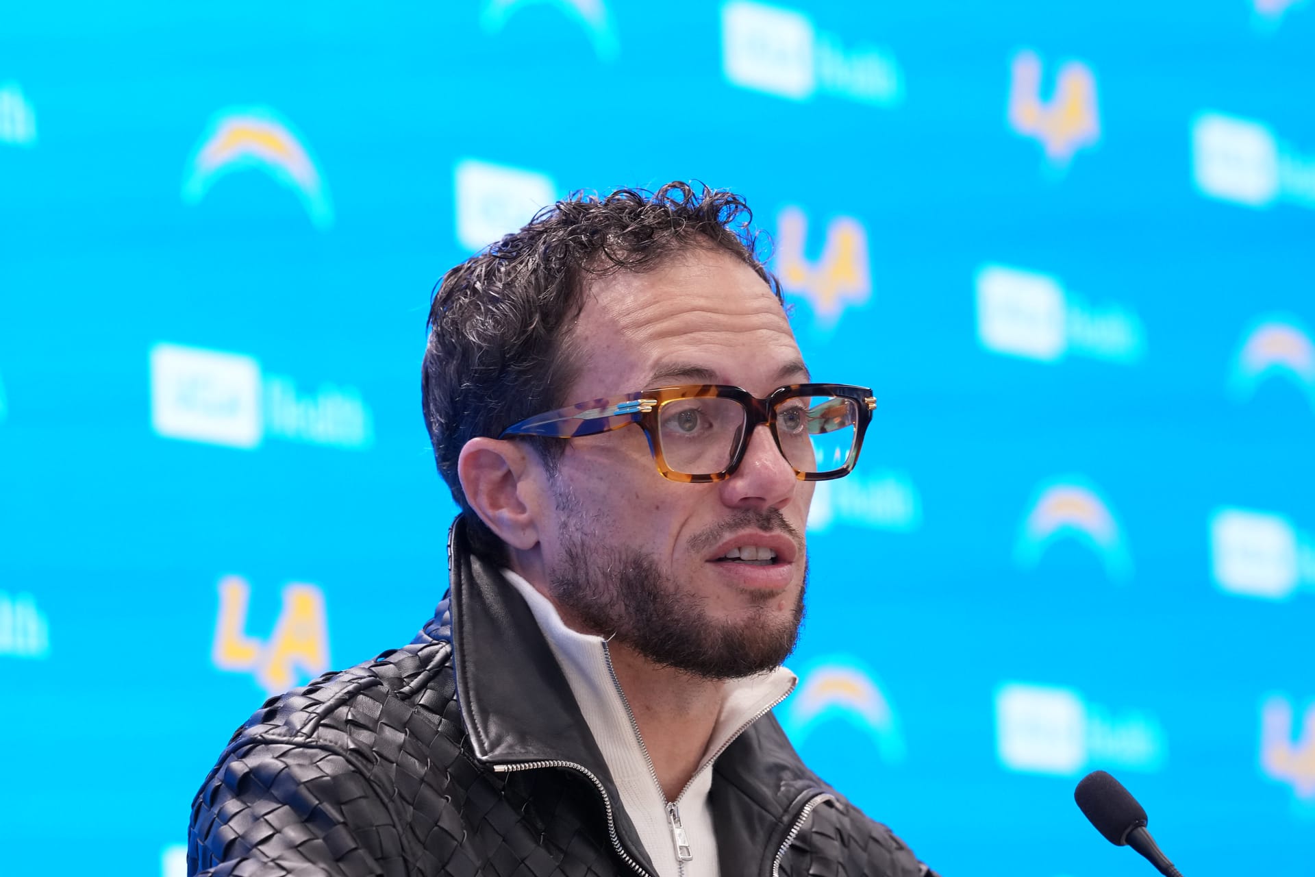 "Offenses ranked bottom-five in the league": NFL analyst spots major Mike McDaniel pattern from Dolphins after David Njoku signing with Chargers