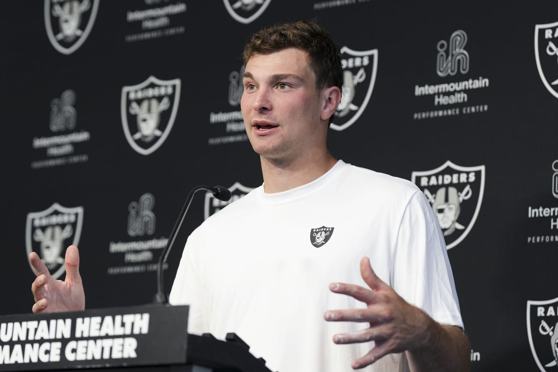 Fernando Mendoza shares first impression of new Raiders HC Klint Kubiak as ex-Indiana QB takes field for rookie camp in Las Vegas
