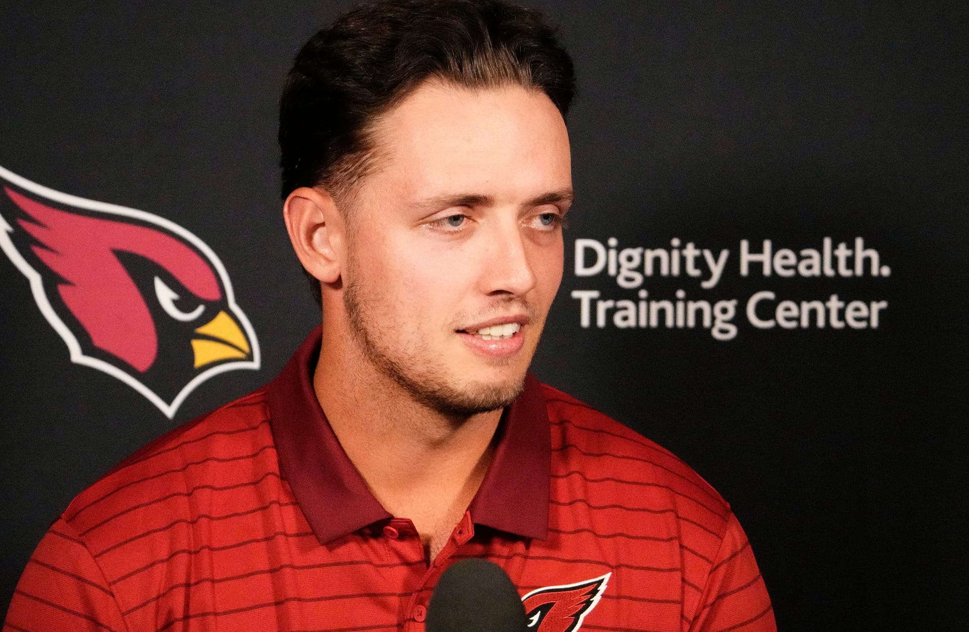 “Gross” “WHITE PANTS PLEASE”: NFL fans react to Carson Beck’s first look in “horrible” Cardinals jersey