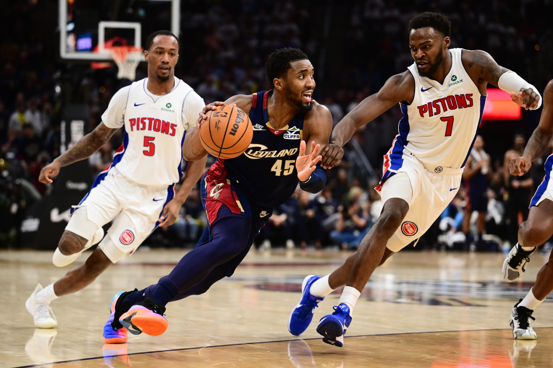 "And He Gets to Go Home to Coco Jones": NBA Fans React as Donovan Mitchell Ties Playoff Record For Most Points in Any Half in Front of Girlfriend