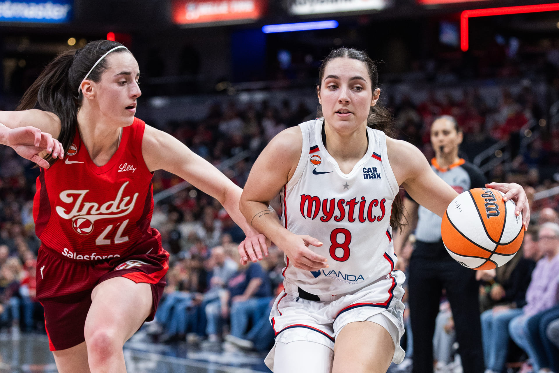 "Shoutout Kelsey Mitchell for Blowing the Game" "Fire Stephanie White": Caitlin Clark Fans Call Out Everyone After 32-Point Game Goes in Vain