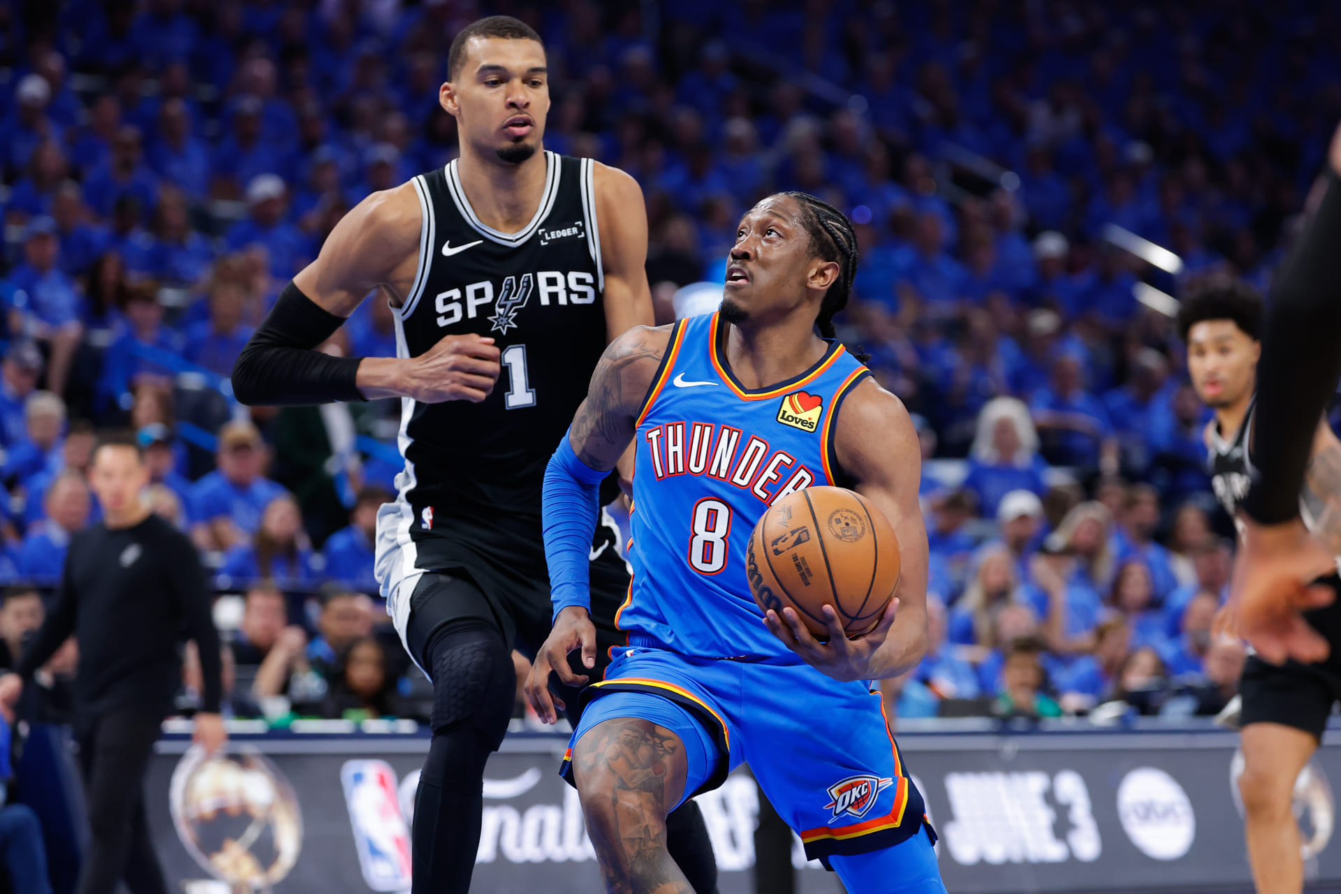 "That’s why he pitch blacked his whole Instagram", "Dude slowly turning into AD" - NBA Fans Panic After Jalen Williams Hamstring Injury Update