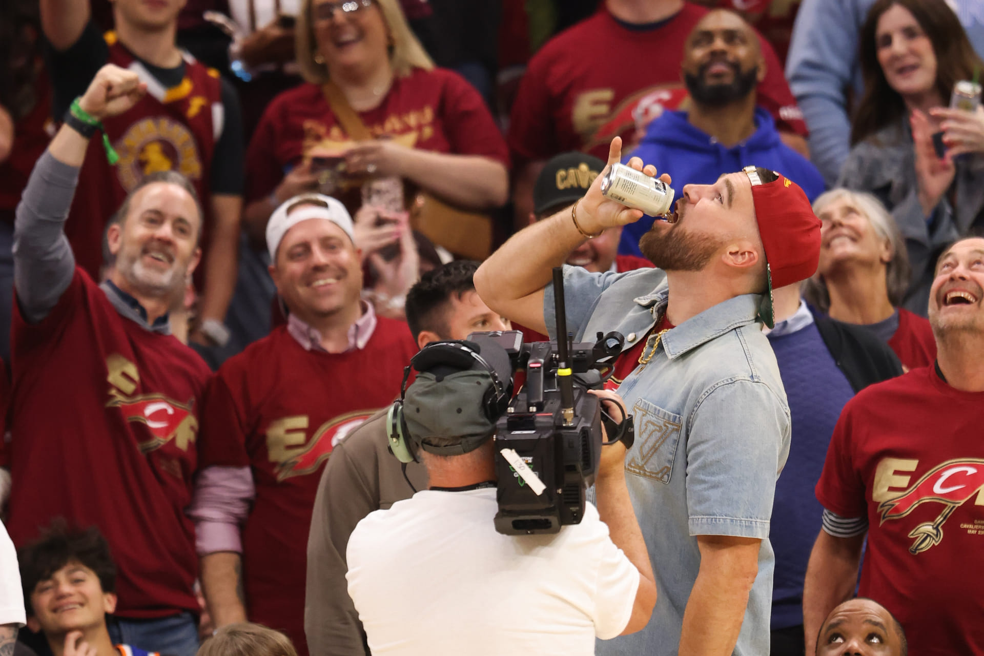 NFL podcaster slams Travis Kelce for "looking and acting like a teenager" over viral Knicks sideline moment with Taylor Swift watching
