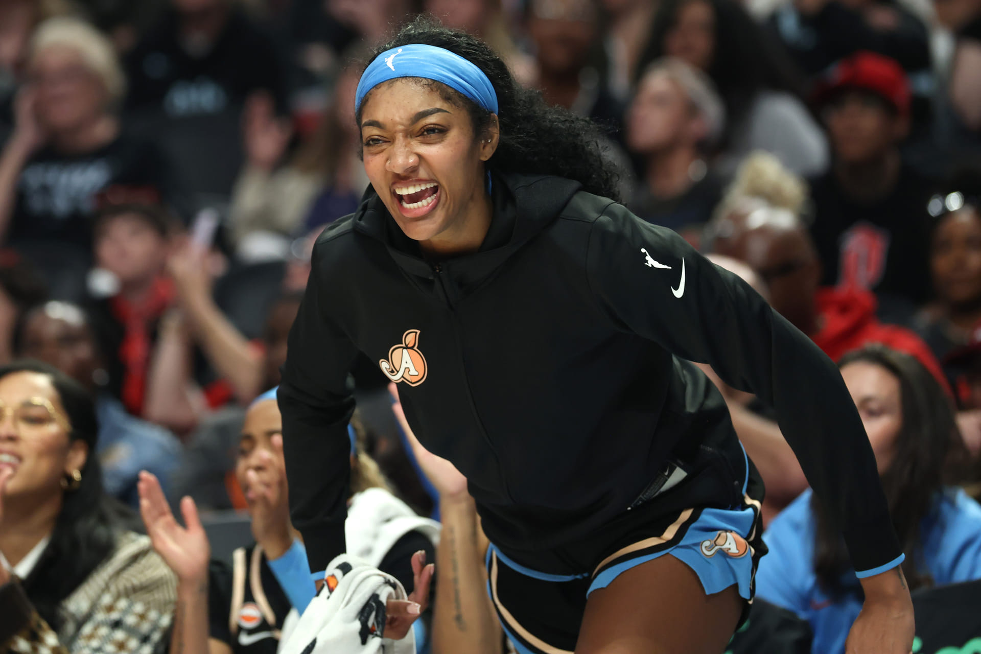 "6/14 and 4 Turnovers as a Big": Fans Still Find Ways to Critique Angel Reese After Dream Star Goes Nuclear With Double-Double vs Fire