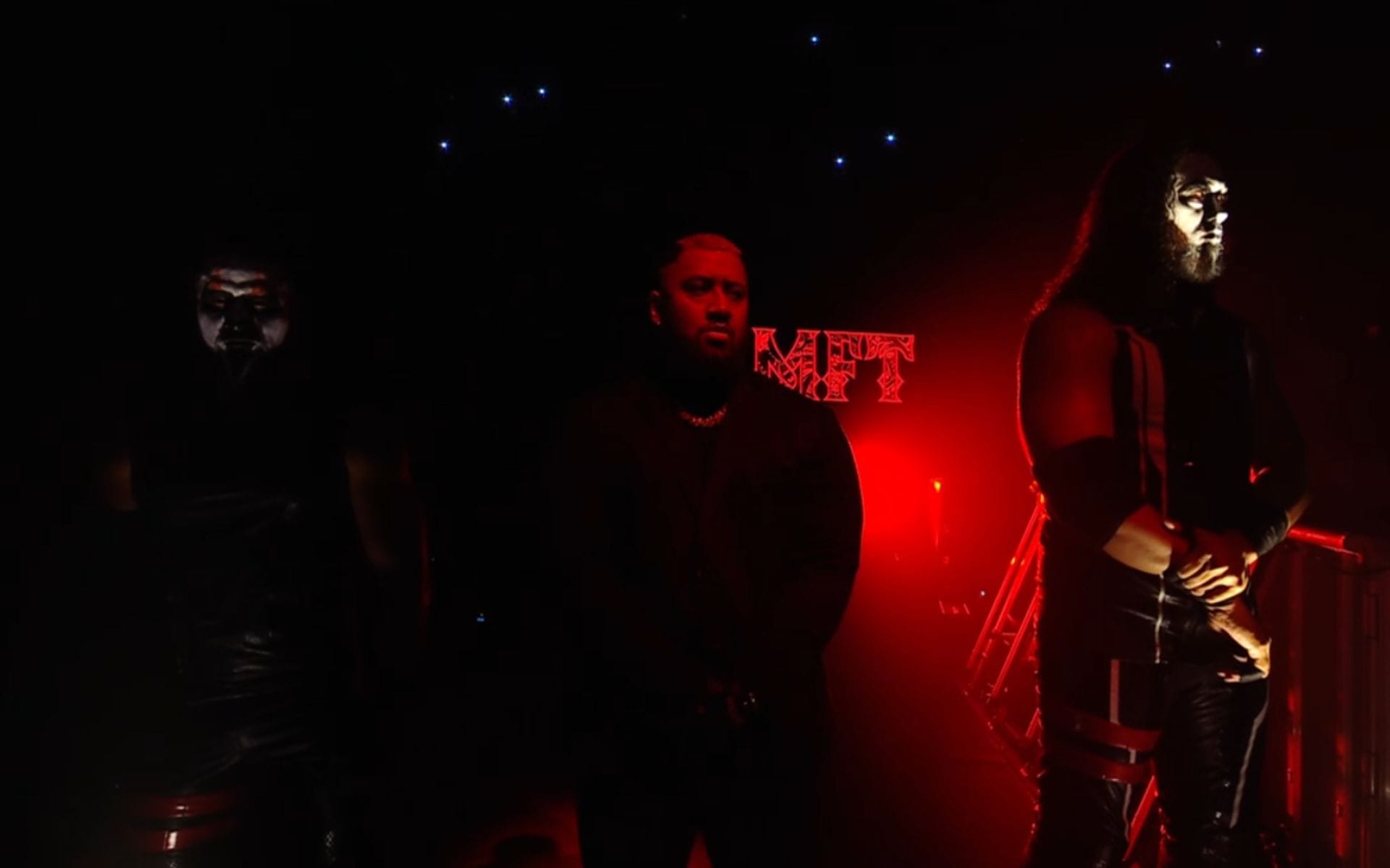 WWE legend shows up on SmackDown despite not being medically cleared, gets destroyed by Solo Sikoa