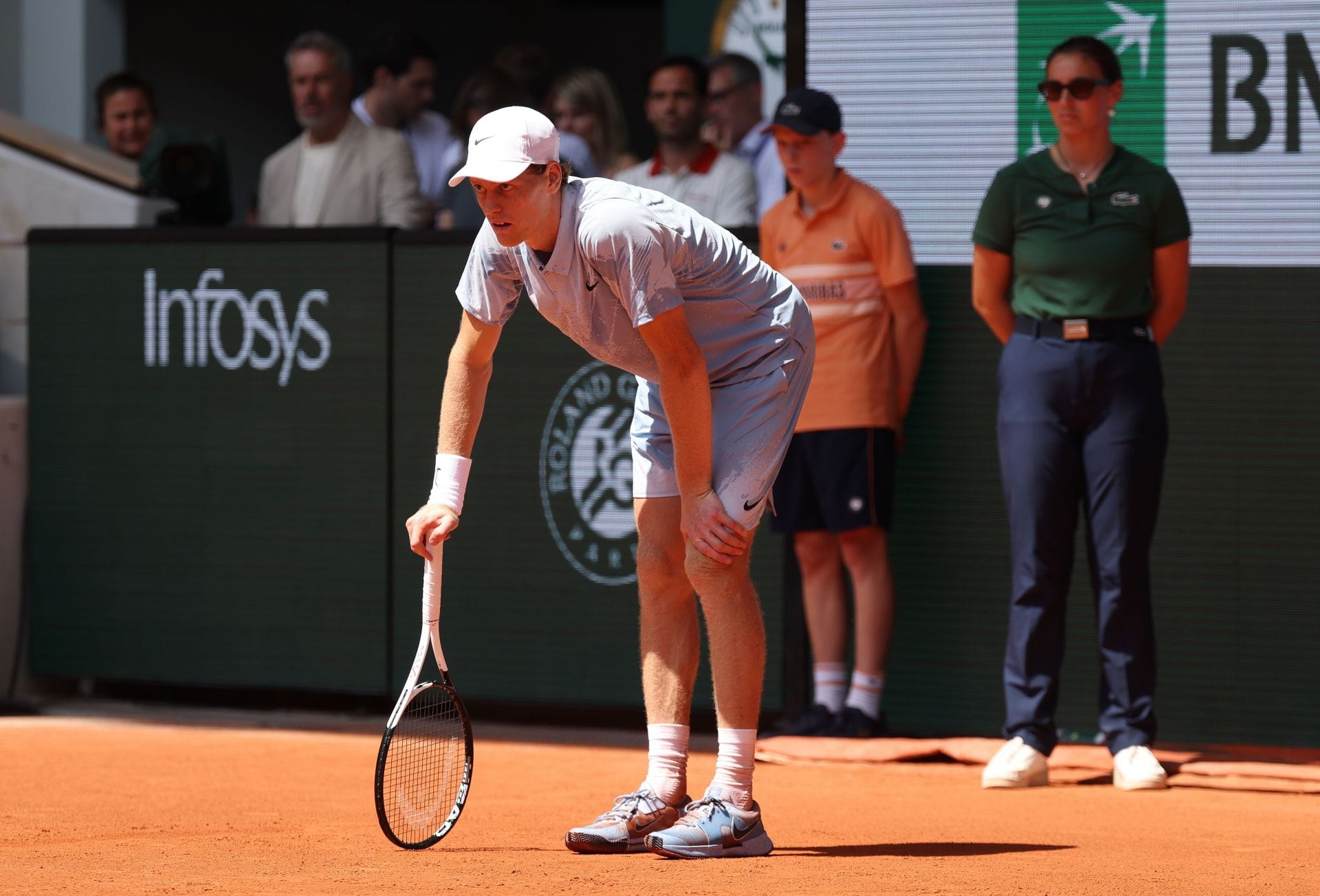 "Jannik Sinner is a cheater" - Fans call out Italian over 'special treatment' during cramping crisis in French Open 2R