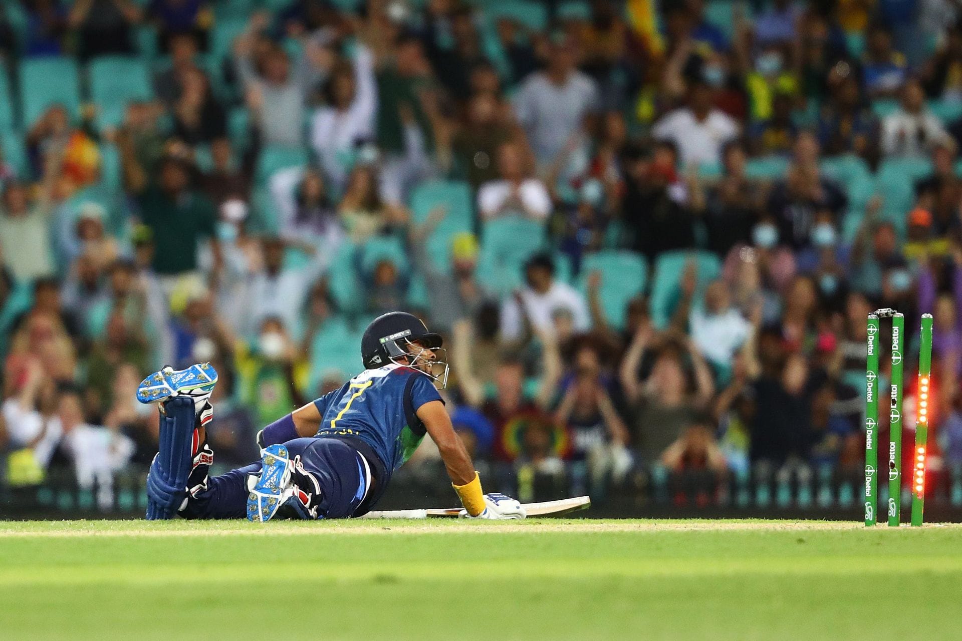 Dasun Shanaka gets runout in suicidal manner for 29 in MI vs RR IPL 2026 match [Watch]