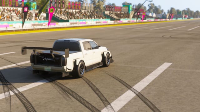 O carro pode parecer robusto, mas é extremamente rápido (Imagem via Xbox Game Studios || Sportskeeda)