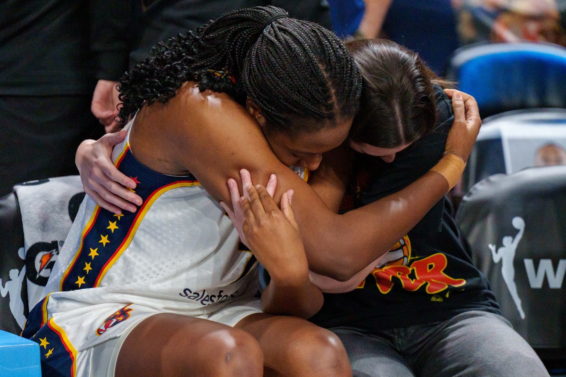 "Caitlin Clark lowkey saying she's not staying with Fever past 2028": Fans React as Indiana Star's Response on Signing Long-Term Deal Goes Viral