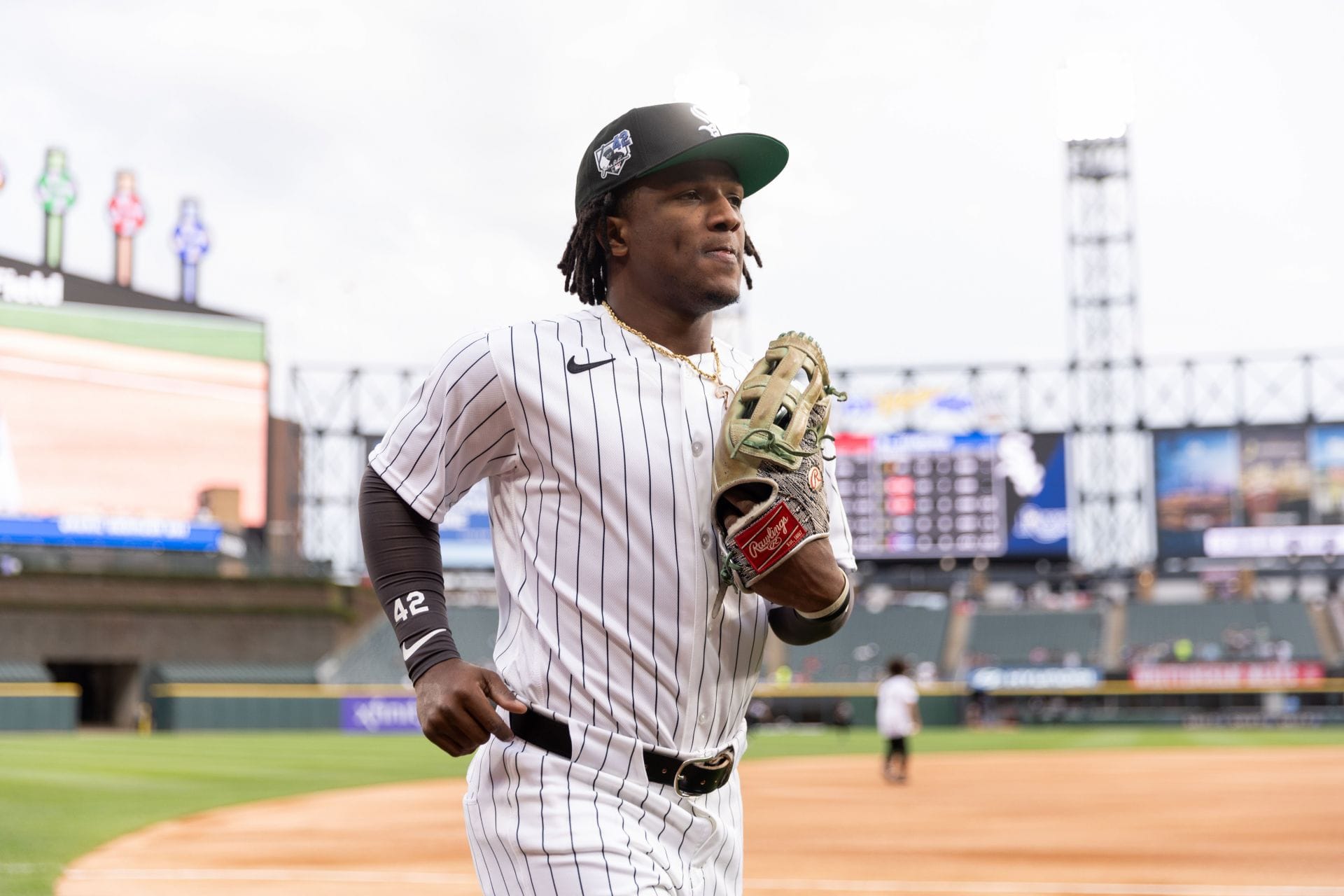Luisangel Acuna's wife Diorbelis rocks knotted waist satin gown, twins with the White Sox slugger at Beyond the Diamond gala