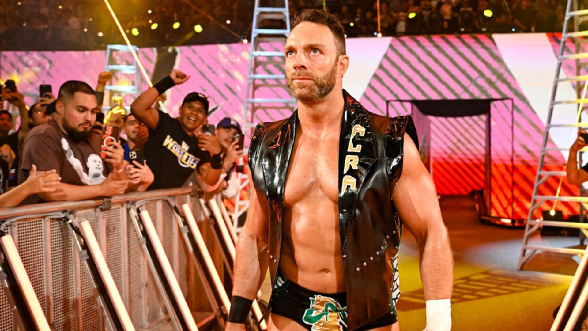 LA Knight reacts to hilarious botch ahead of WWE Clash in Italy