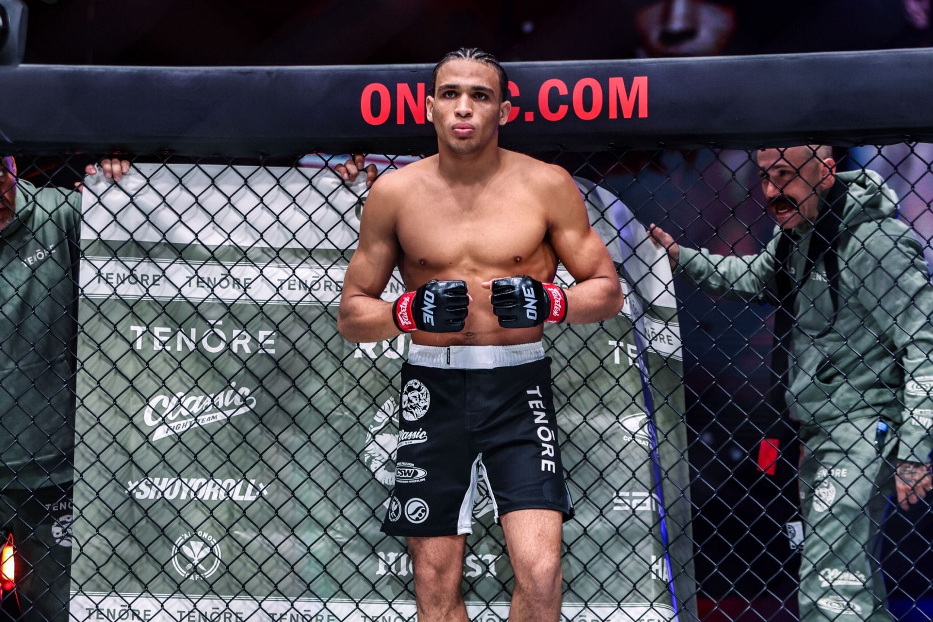 “It’s a completely different world out there” - Kade Ruotolo escapes the noise of the fight game through the profound silence of the ocean